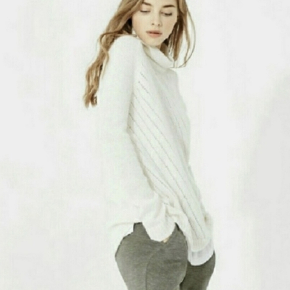 ⭐ Cream Turtleneck Pointelle Knit Sweater - Medium